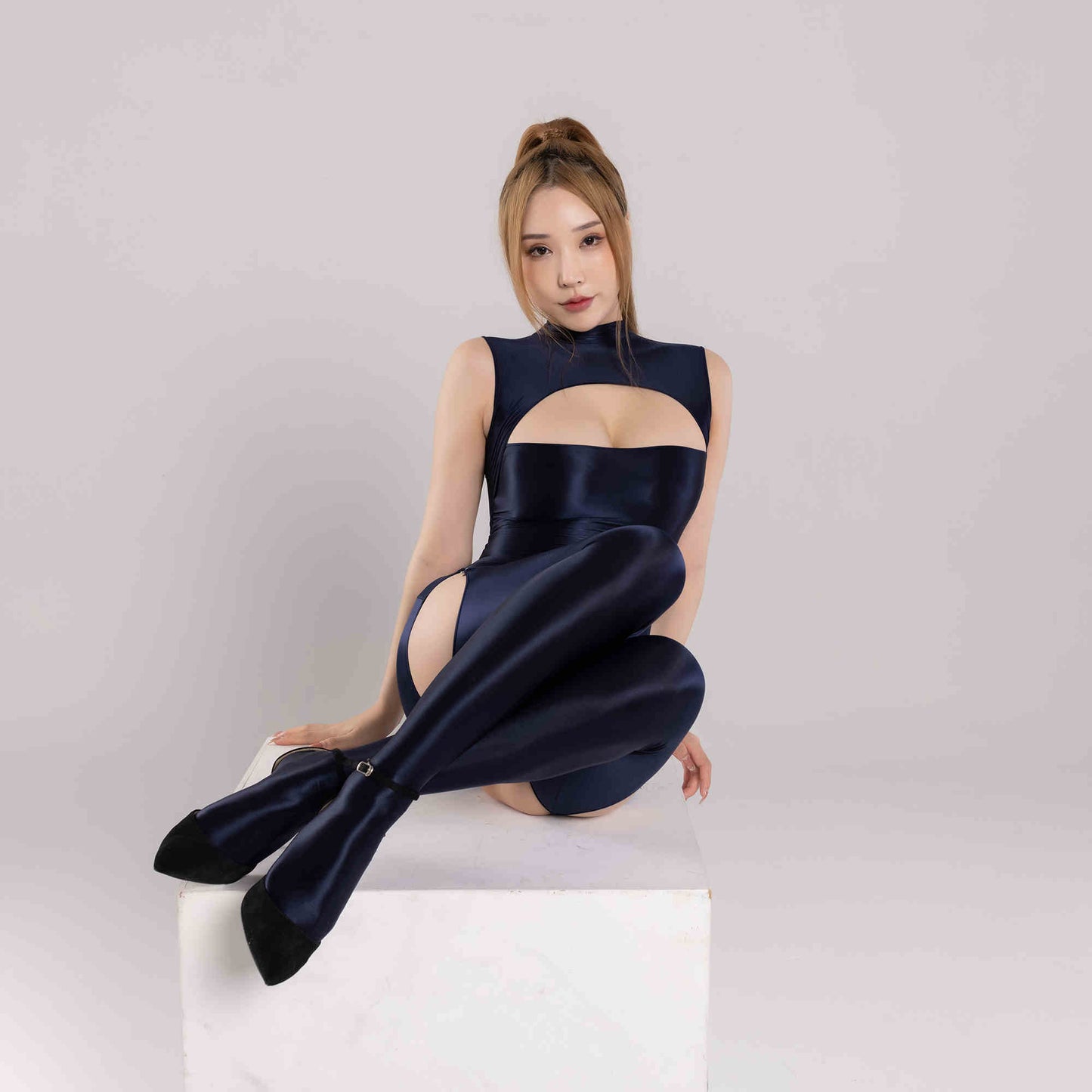 Slim-fit Turtleneck Sleeveless Jumpsuit Shiny Suit With Underpants