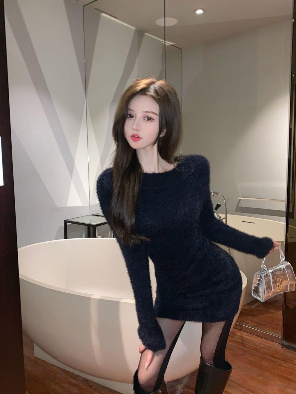 Tight-fitting Cinched Long Sleeve Mink Fur Dress