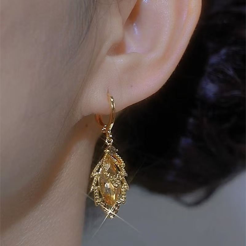 Niche Gold Zircon Leaf Stud Earrings For Women